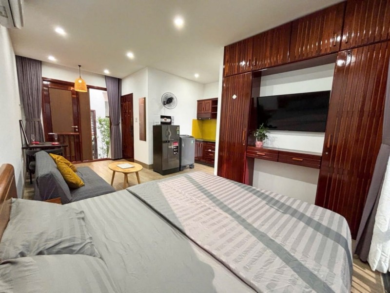 Đường Thạch Lam Thông Nguyễn Văn Thoại. Cách biển 200m toà 5 tầng 8 phòng