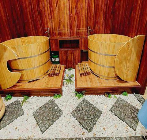 Bán Tòa căn hộ 4 tầng Đỗ Bá thông biển Mỹ Khê dòng tiền 30tr 8 phòng đang làm spa, khu vip phố biển Mỹ Khê