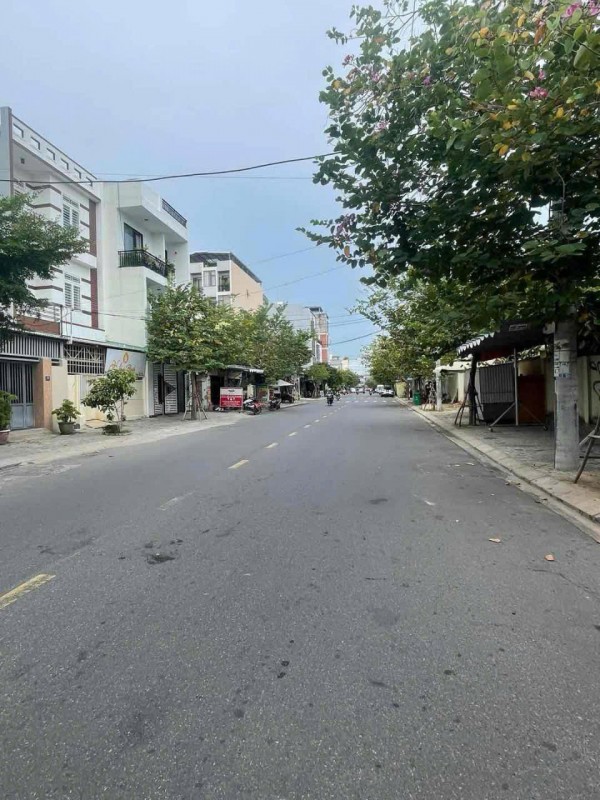 Bán Nhà 2 tầng đường 10m5 Mai Thúc Lân sát biển Mỹ Khê, 112m2 ngang 6.2m giá 16ty7, hợp xây căn hộ khách sạn