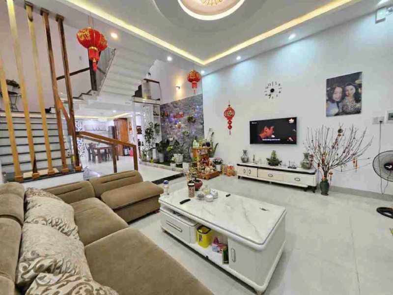Bán Nhà đẹp 3 tầng Nguyễn Xuân Khoát song song Dương Đình Nghệ, cho thuê 20tr/th 11ty 100m2